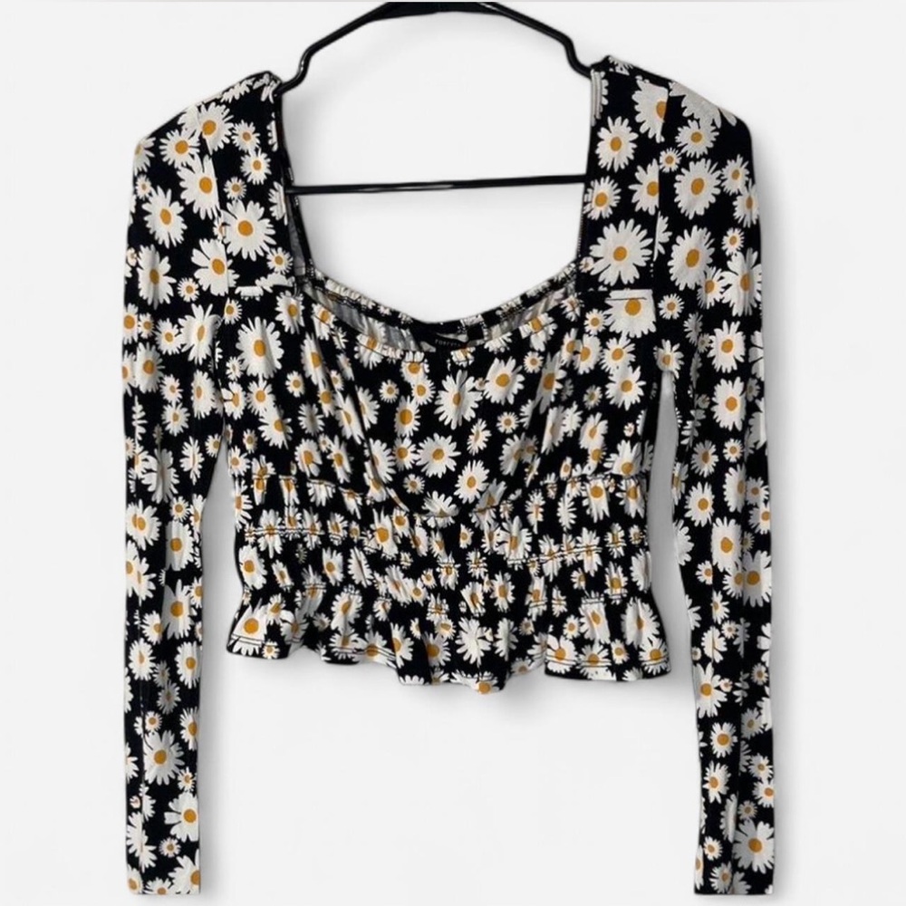 Black and White Daisy Print Top Size Small